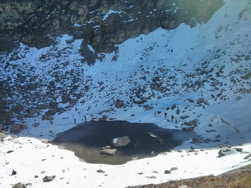 Lago Roopkund. Wikimedia Commons
